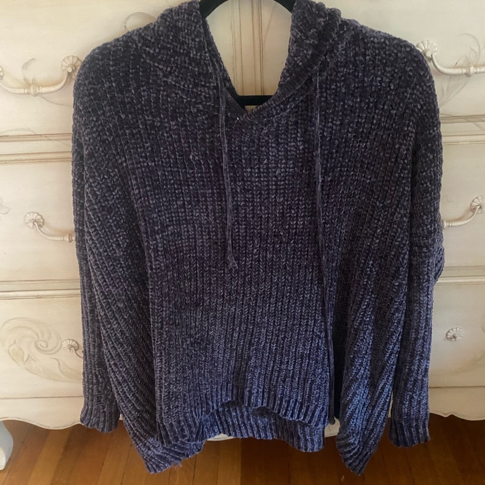 Hooded sweater